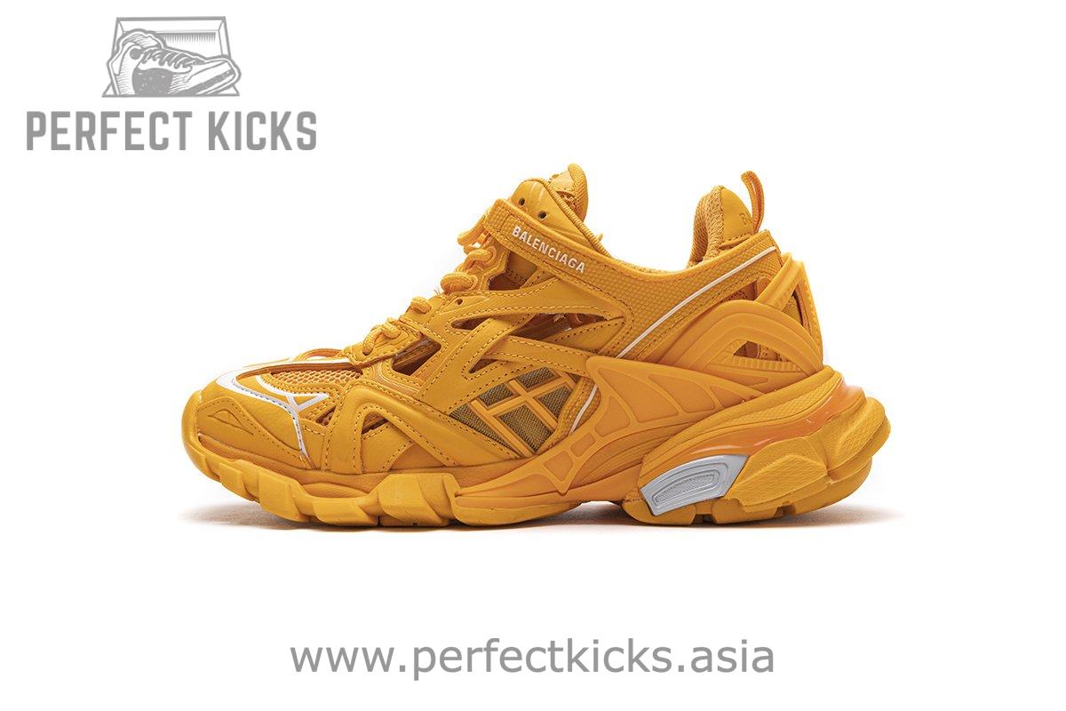 568615 W2GN5 5817 Blenciaga Track 2 Sneaker Orange