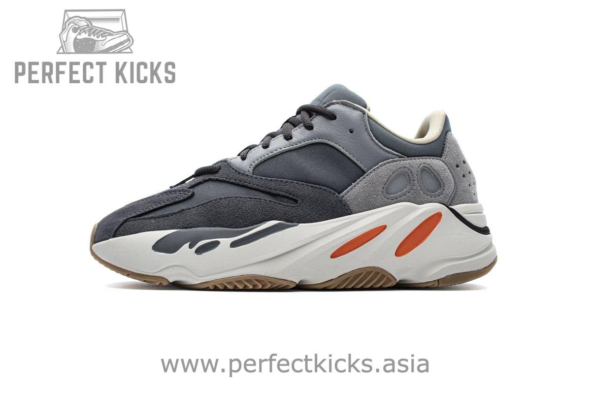 700 V2 Yeezy Boost 700“Magnet”FV9922