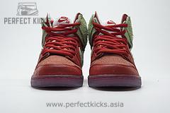 CW7093-600 Nike SB Dunk High "Strawberry Cough" - Image 11