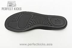 CP9652 adidas Yeezy Boost 350 V2 Bred - Image 3