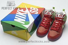 CW7093-600 Nike SB Dunk High "Strawberry Cough" - Image 3
