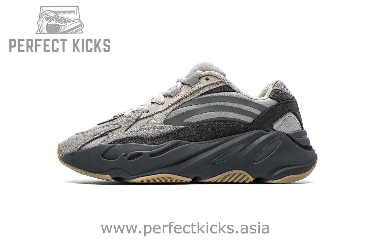 Yeezy Boost 700 V2“Tephra” FU7914