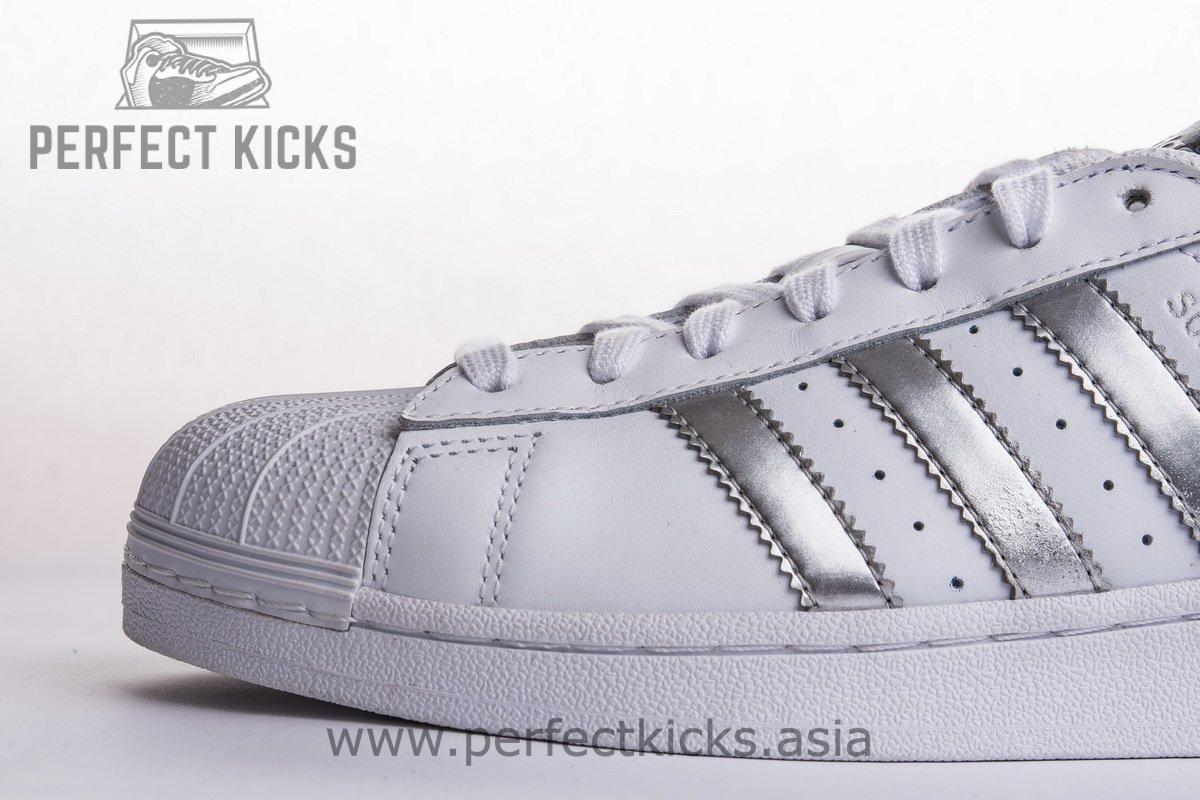 Superstar Shoes Footwear White/Silver Metallic/Core Black - Image 9