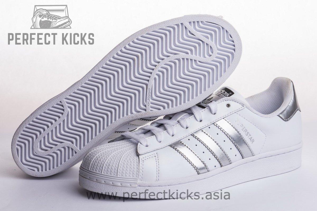 Superstar Shoes Footwear White/Silver Metallic/Core Black - Image 3