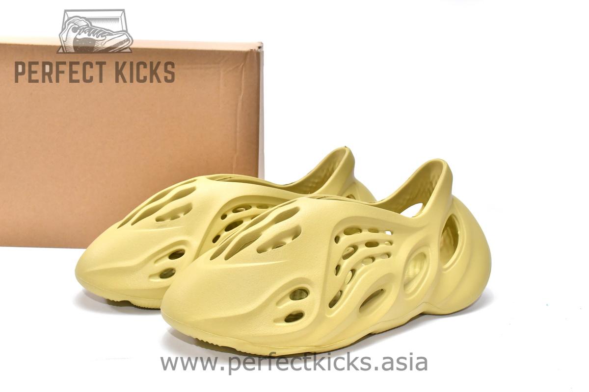 Adidas Yeezy Foam Runner Sulfur - Image 4